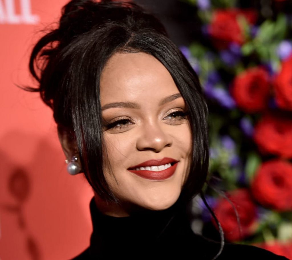 Rihanna - Bio, Before Fame, Trivia, Family Life - Wikiake