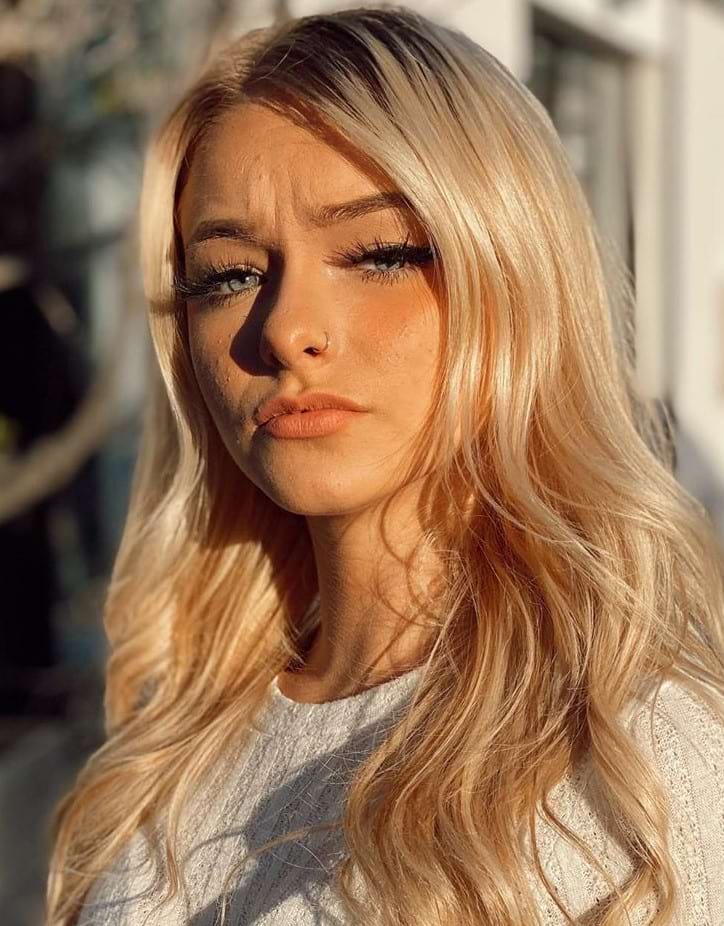 Zoe LaVerne Wiki Age About Family Life More Wikiake